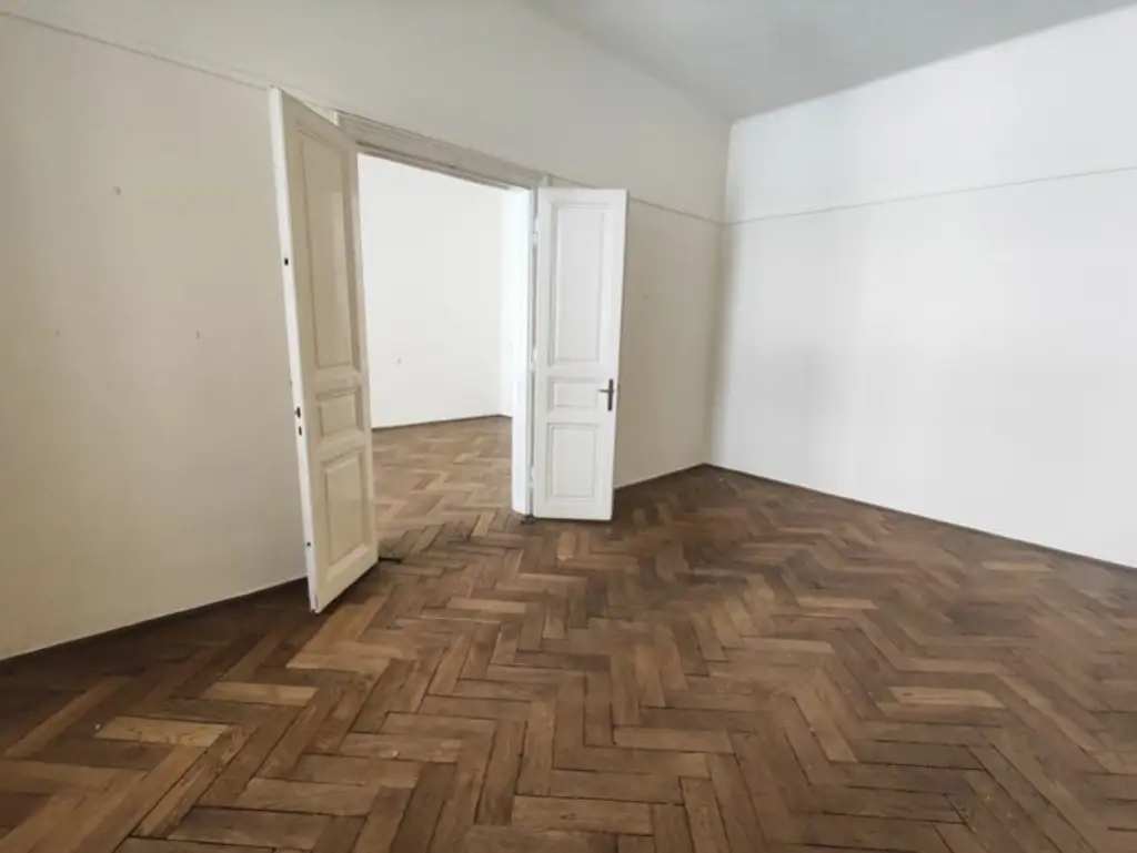Hörlgasse! Großzügige Altbauwohnung zum selbst gestalten im 3. Liftstock in zentraler Citylage!