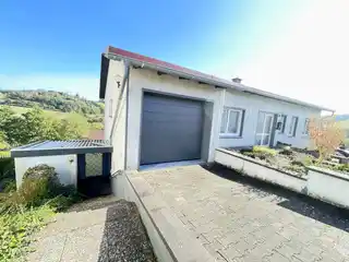 Aussen_Garage_und_Kellerzugang