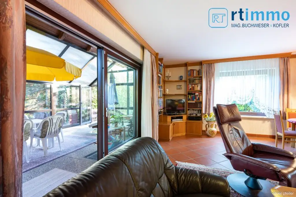SCHÖNES FAMILIENHAUS mit Wintergarten und Garage in ruhiger Lage zu mieten!