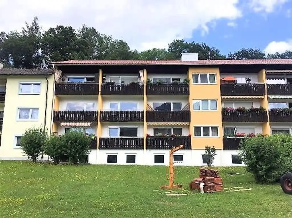 Hochwertig renovierte Großraumgarcconiere mit geteiltem Schlafbereich in unmittlebarer Nähe vom Freibad und den Tennisplätzen