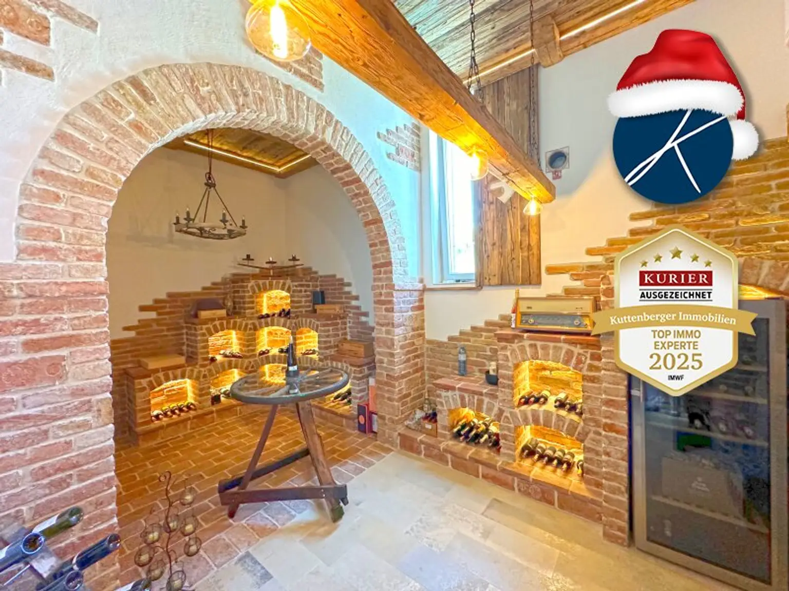 Weinlagerraum mit Verkostungstisch