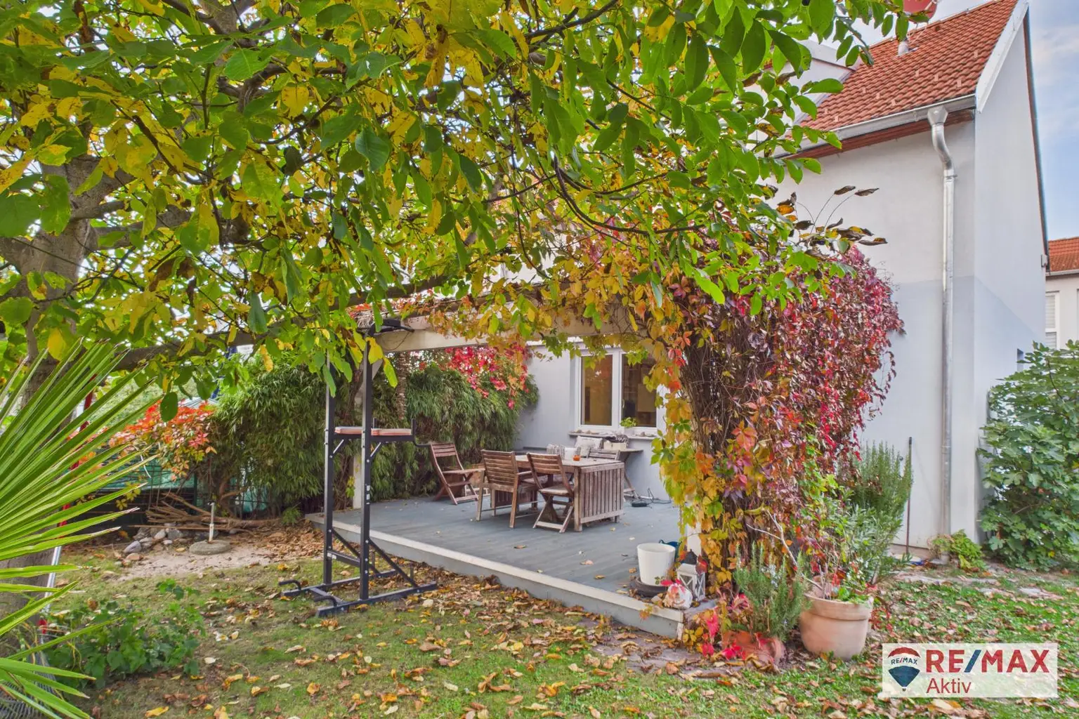 Gepflegtes Eckreihenraus mit schönem Garten & viel Stauraum