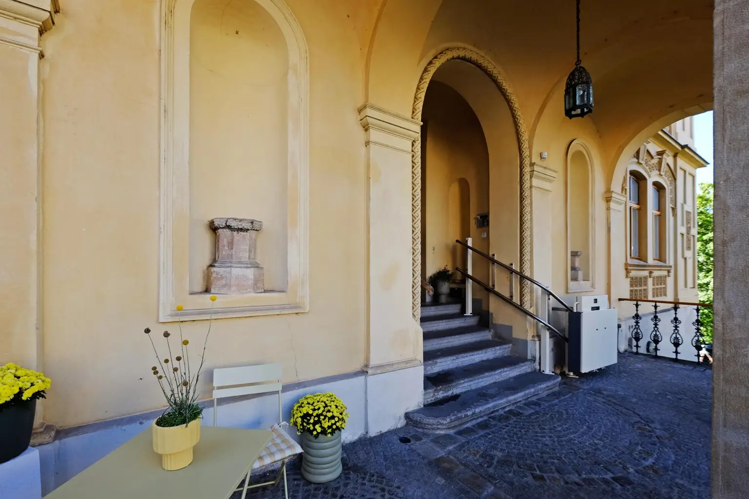 Historische Villa ALMEROTH im Stadtzentrum- Wohnen auf 250 m2 im OG plus 4 Untermieter