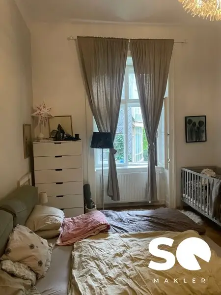 #SQ - ALTBAUCHARME IN TOPLAGE - 5-ZIMMER MIT BALKON NÄHE RATHAUS!