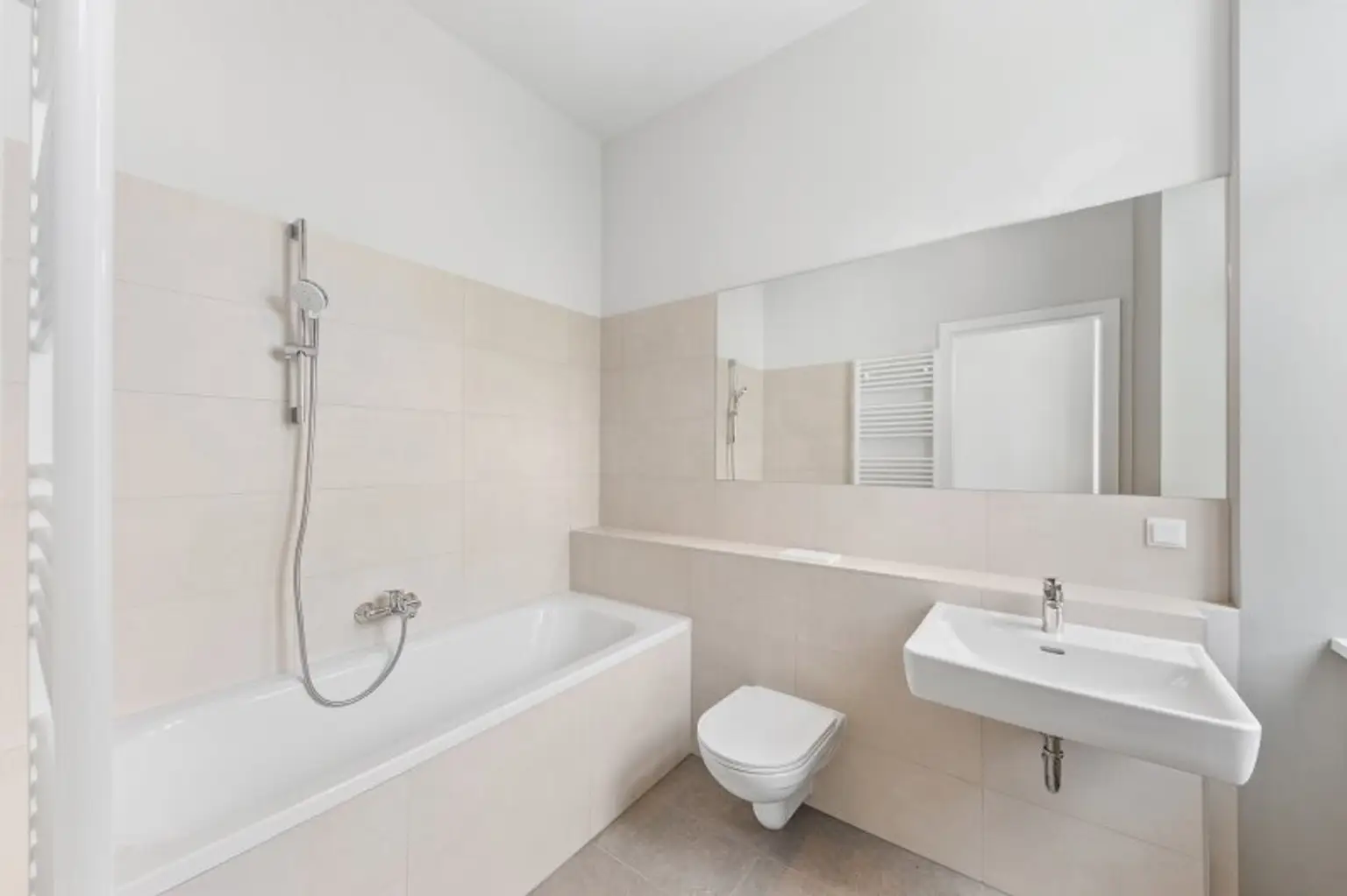 4-Zimmer-Altbaueigentumswohnung in generalsaniertem Altbau mit Balkon