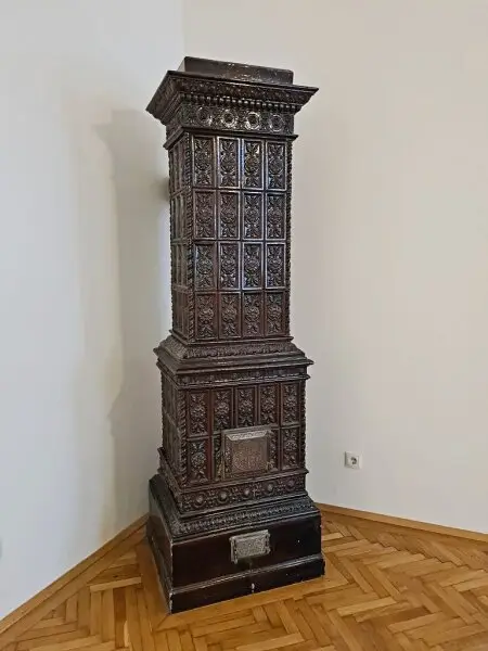 AM GRABEN-NÄHE, 95 m2 Altbau mit Balkon, 2 Zimmer, Komplettküche, Wannenbad, Parketten, 4. Liftstock, Flügeltüren, Spiegelgasse