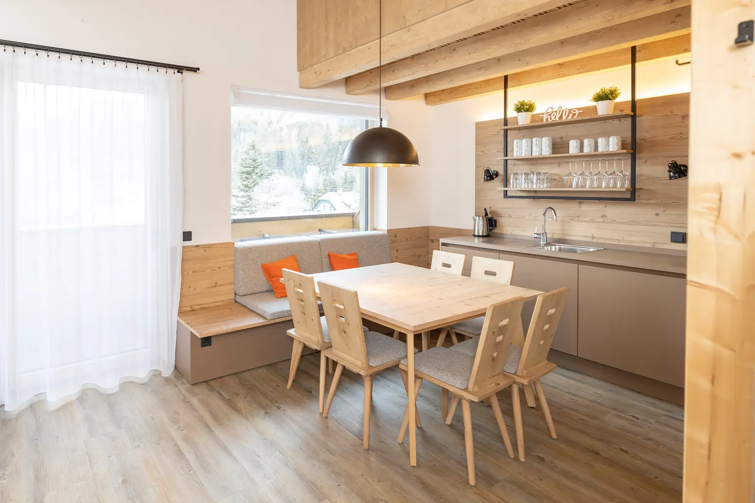 Dormio_Aparthotel_Hinterstoder_Elisabethsee_Kitchen_Dining_Area_001.jpg