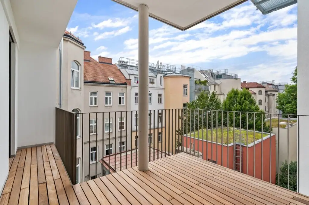 4-Zimmer-Altbaueigentumswohnung in generalsaniertem Altbau mit Balkon