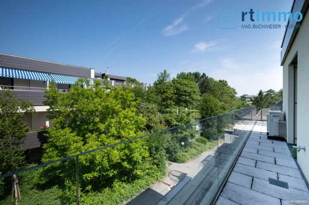 LEBENSGEFÜHL PUR - DACHGESCHOSSWOHNUNG MIT GROSSZÜGIGEN TERRASSEN IM GRÜNEN UND 2 GARAGENSTELLPLÄTZEN