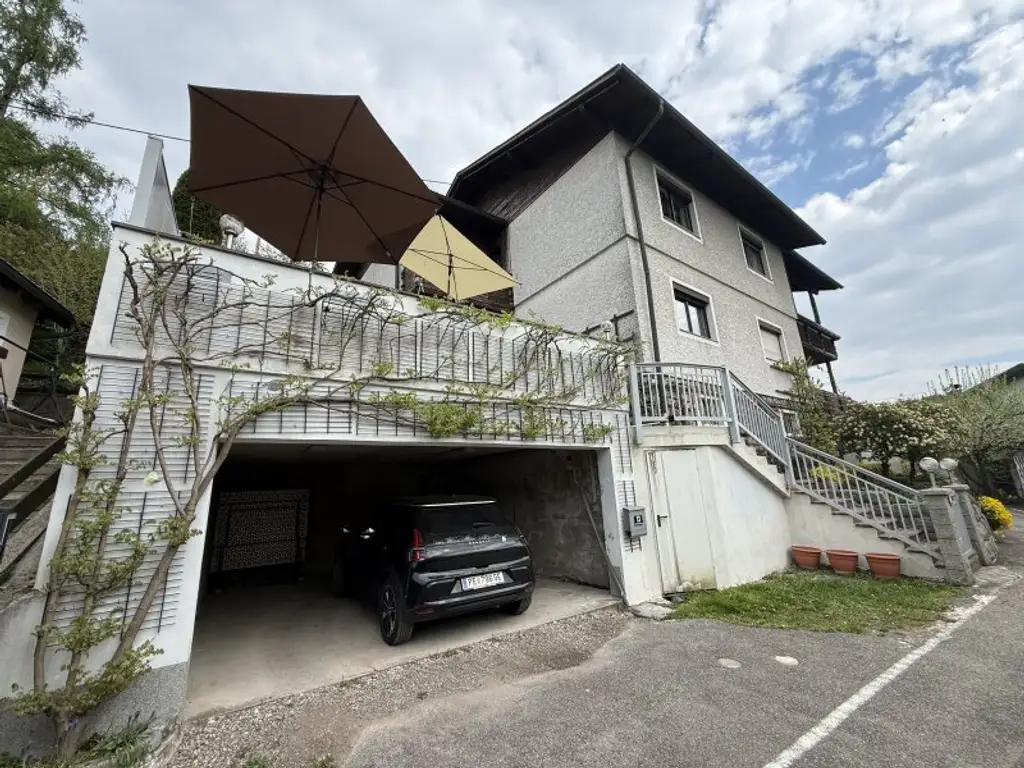 Zweifamilienhaus nahe Linz mit Blick Richtung Schloss Steyregg