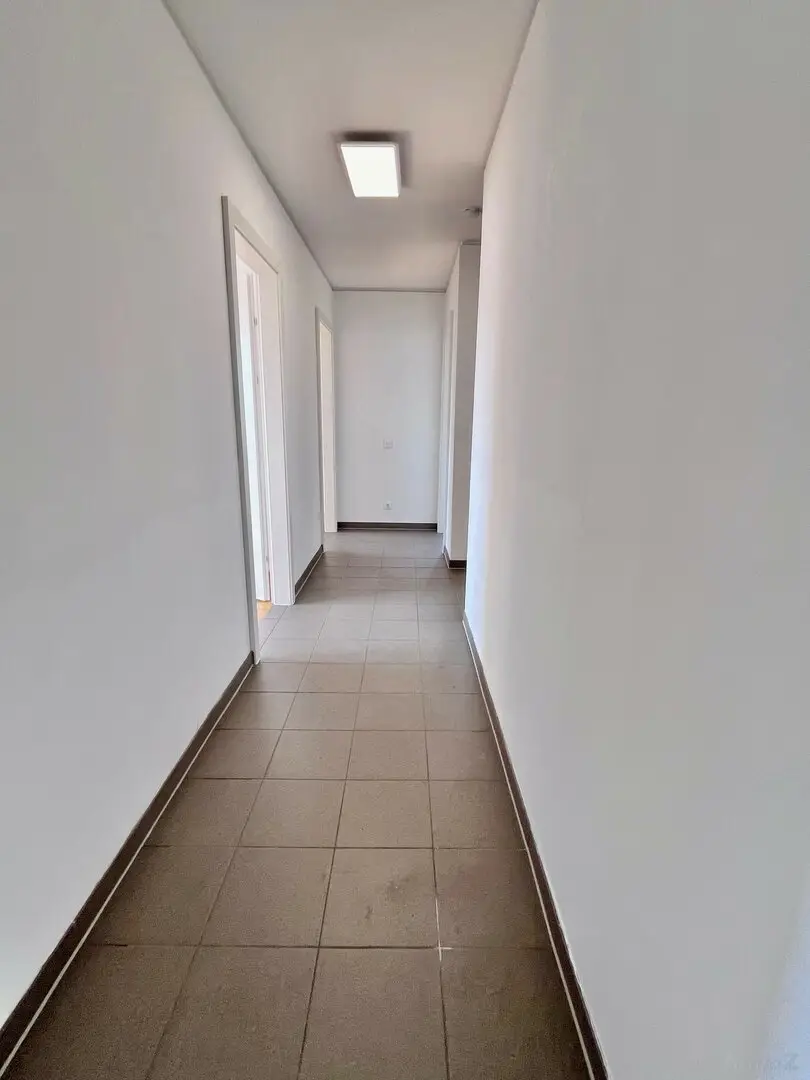 Blick von Küche zu den Schlafzimmern