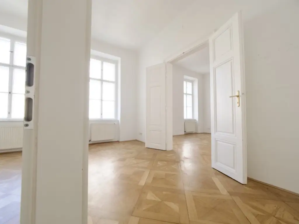Entzückende 4-Zimmer-Altbauwohnung in klassischem Gründerzeithaus in U-Bahn-Nähe
