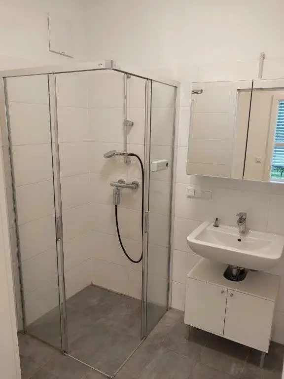 Großzügige 5-Zimmer-Gartenwohnung mit Tiefgaragenplatz in Villenviertel zwischen UNI und LKH - Nähe Hilmteich ab sofort zu vermieten!