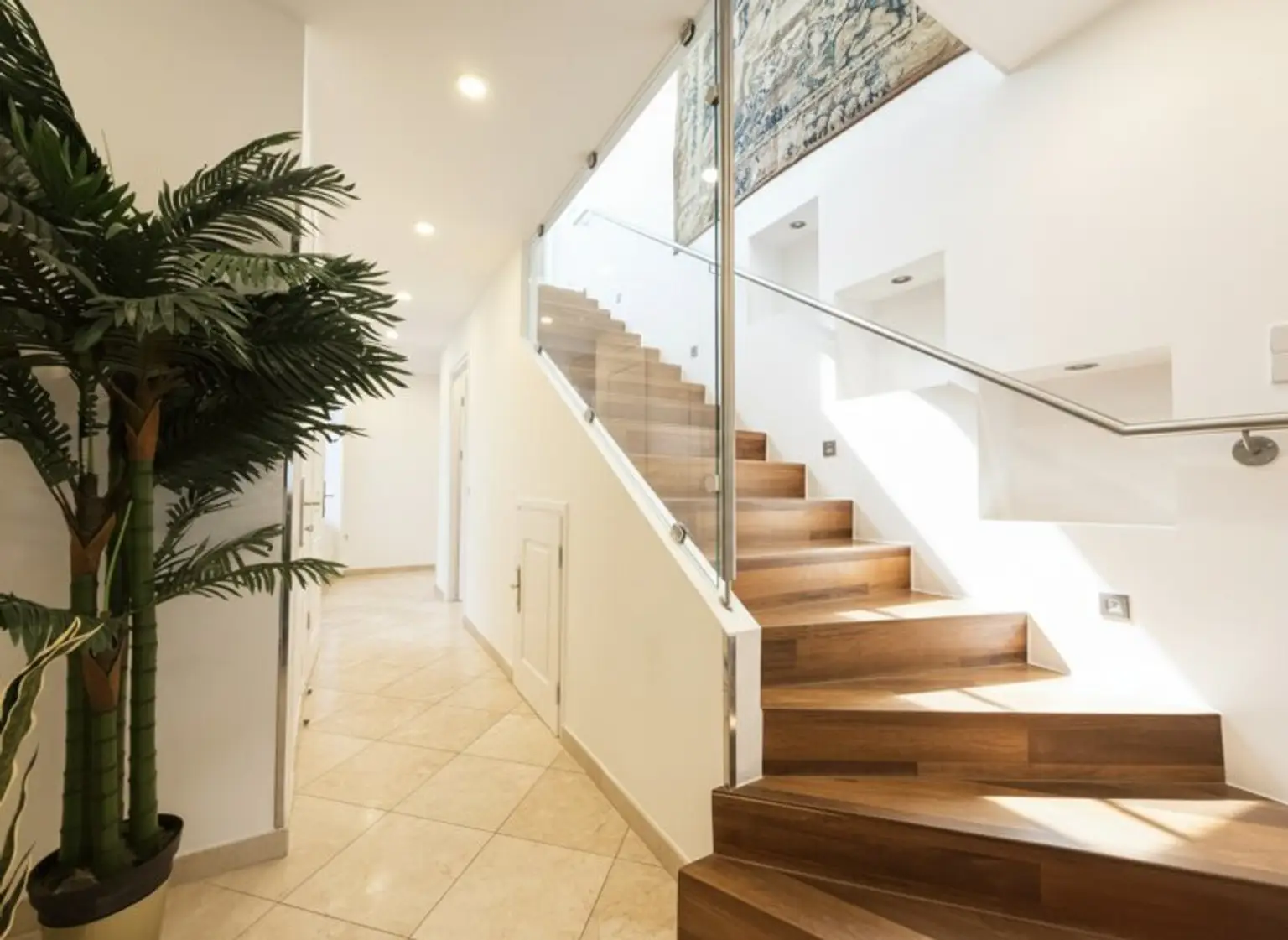 PENTHOUSE LIVING MIT PANORAMABLICK I MARIA HILFERSTRASSE I ca.100 m² TERRASSE I 7-Zimmer und 3 Bäder I U-Bahn Nähe