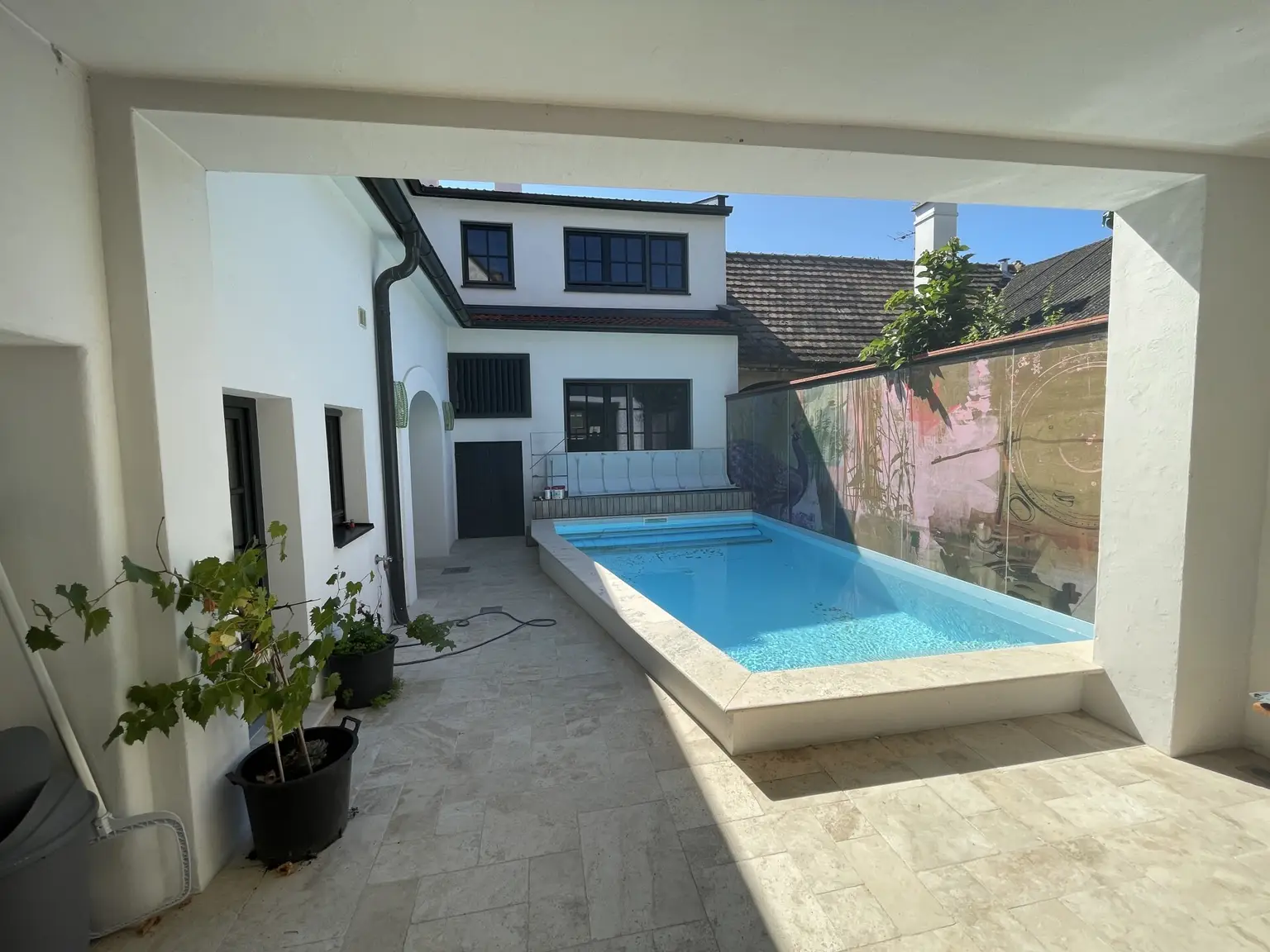 Hof mit Pool