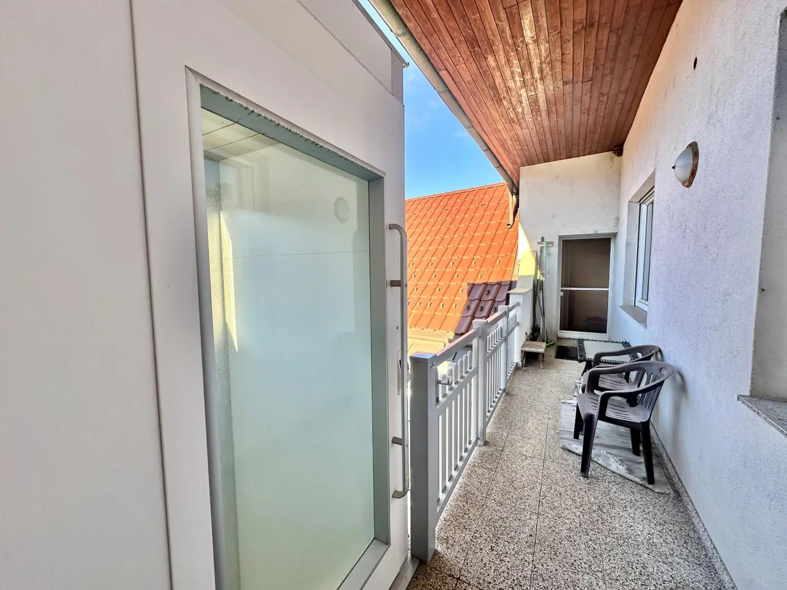 OG Separate Wohneinheit Balkon, Zugang Lift