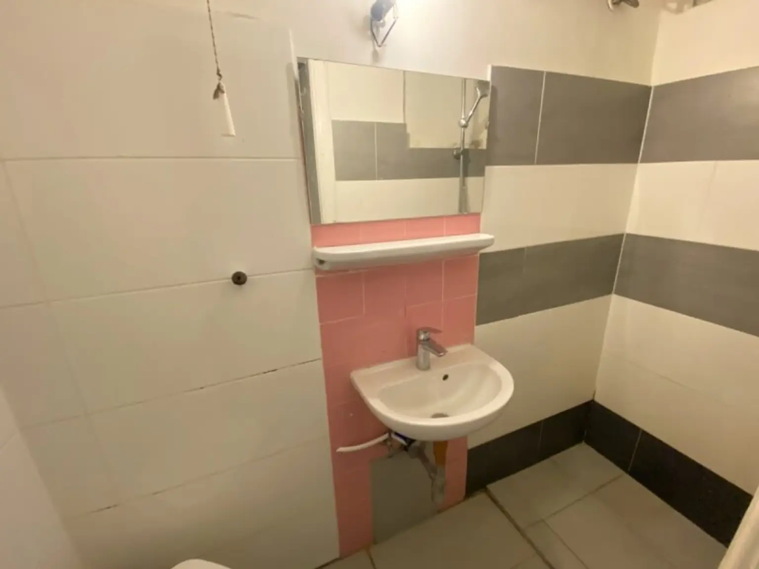 2 Zimmer-Wohnung ZUM SANIEREN, BLICK ins GRÜNE!