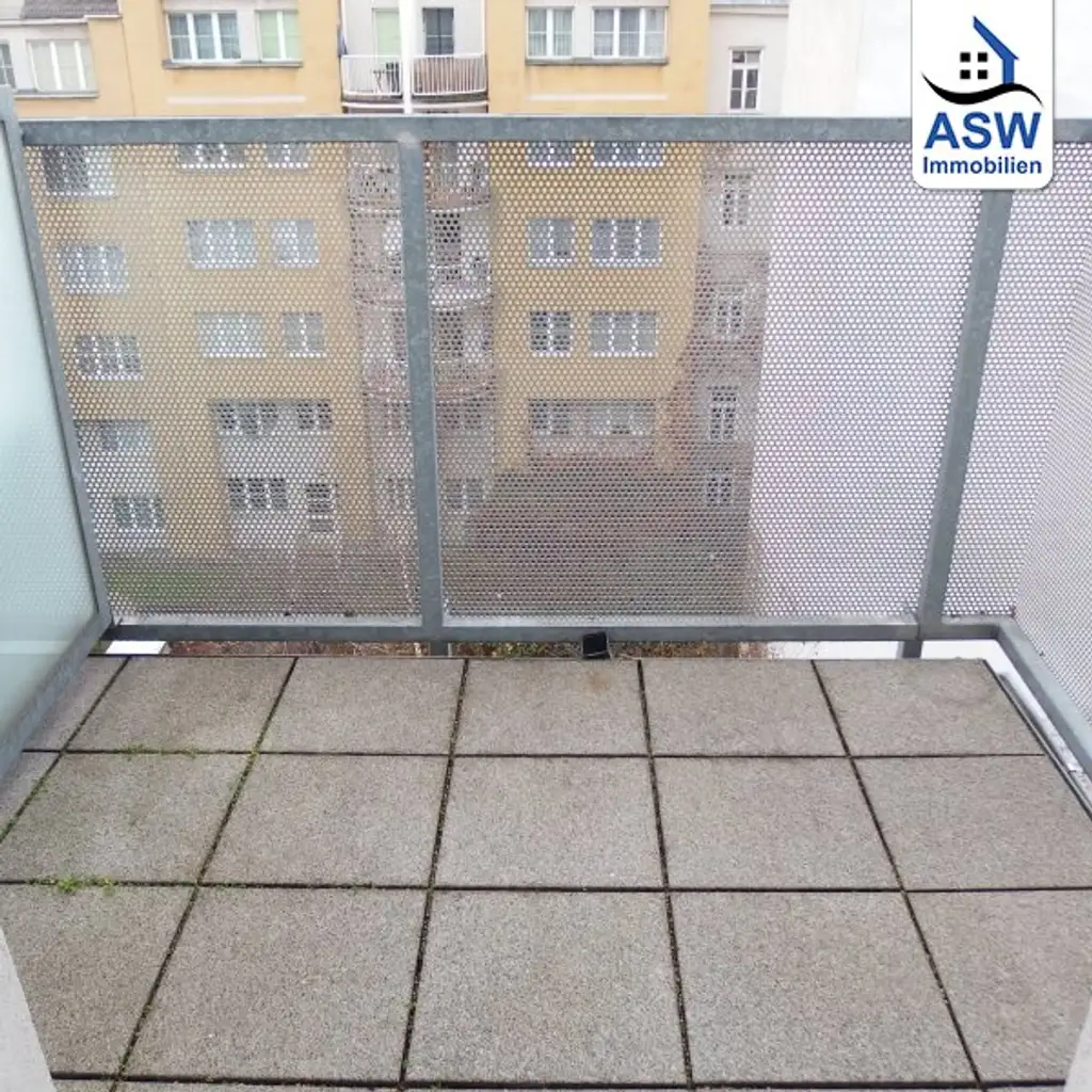 Wunderschöne 3-Zimmer Dachgeschoßwohnung mit Balkon in U-Bahn-Nähe (U3)