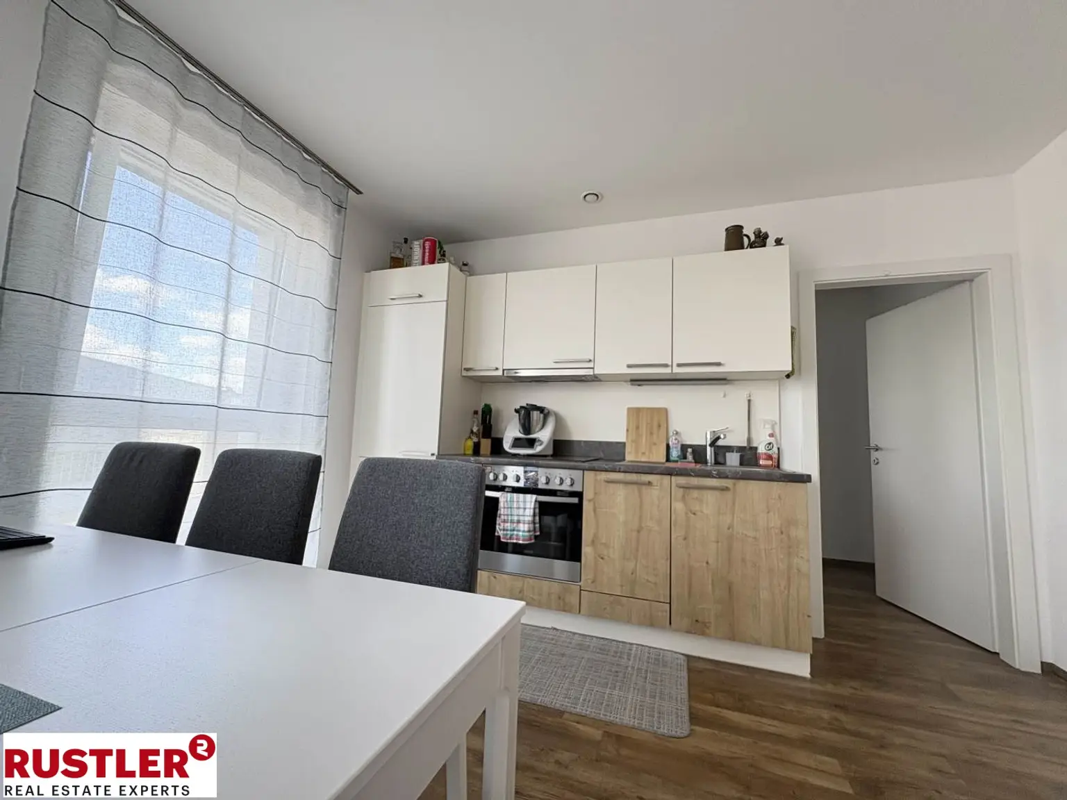 Helle 2-Zimmer-Wohnung mit Loggia und Top-Anbindung – ideal für Singles und Paare