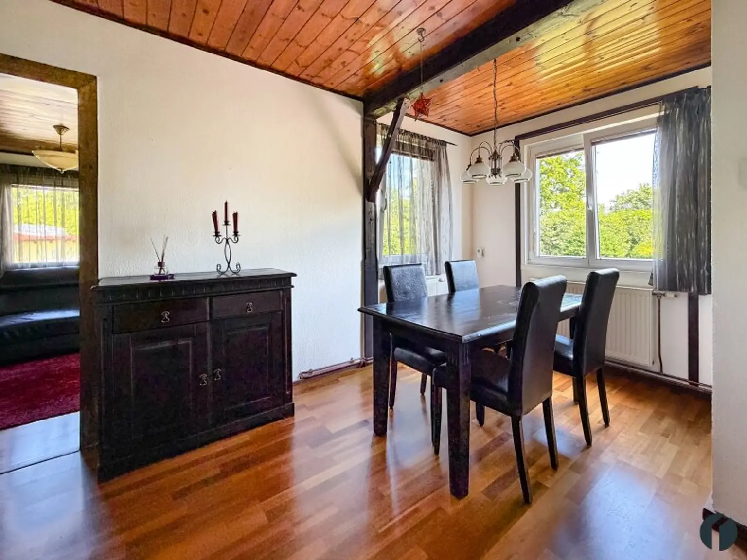 Ein Haus zum Wohnungspreis: viel Platz, Garten und Pool inklusive