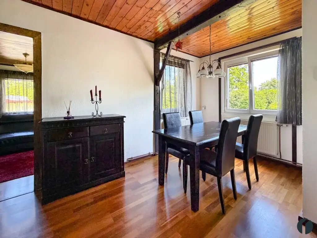 Ein Haus zum Wohnungspreis: viel Platz, Garten und Pool inklusive