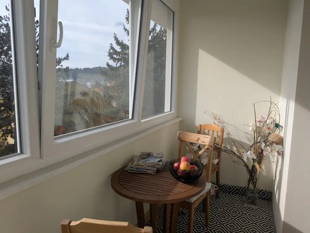Traumhafte 2-Zimmer-Wohnung mit Penthouse-Flair und Weitblick durch den Wintergarten