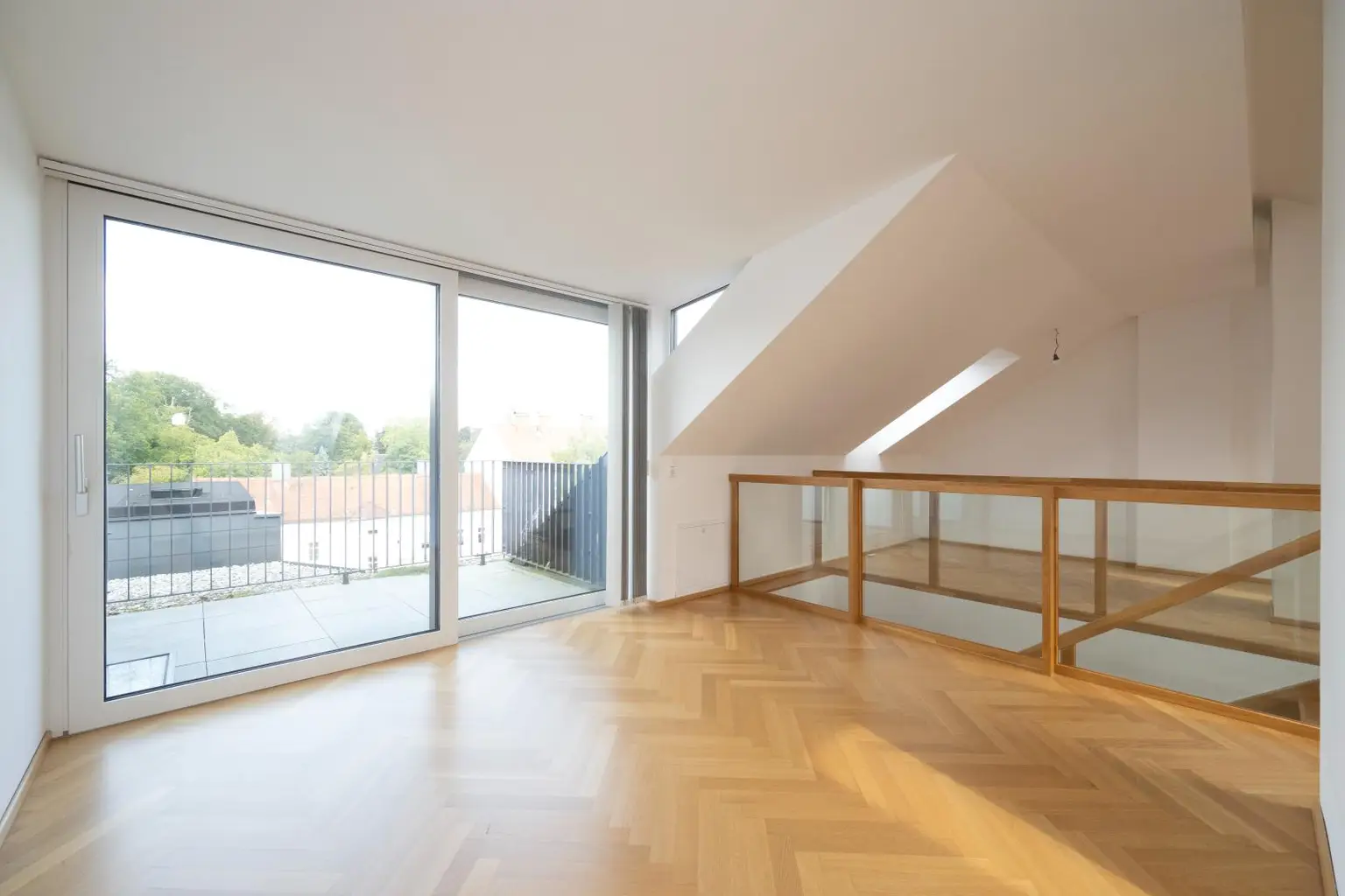 TRADITION TRIFFT MODERNE – EINZIGARTIGES WOHNJUWEL – ZENTRUM VON STEYR! Exklusives Wohnen über zwei Etagen mit traumhafter Dachterrasse!