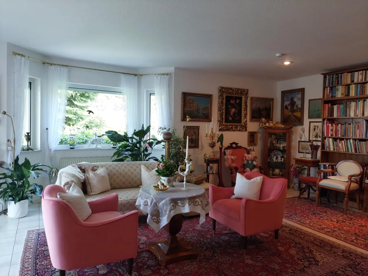 gemütliches Beisammensein im Wohnzimmer
