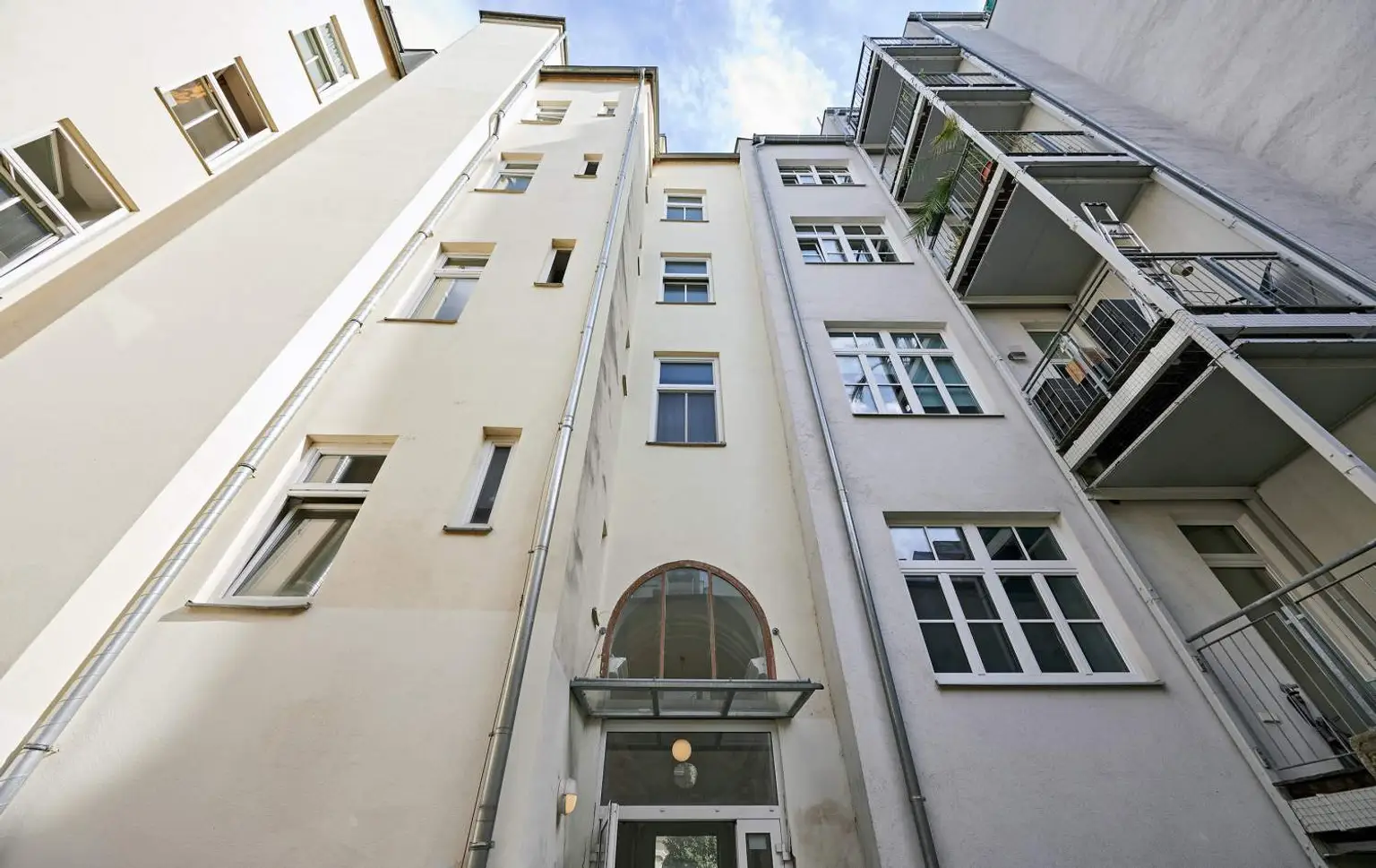 Befristet vermietete 3-Zimmer-Wohnung im sanierten Altbau.