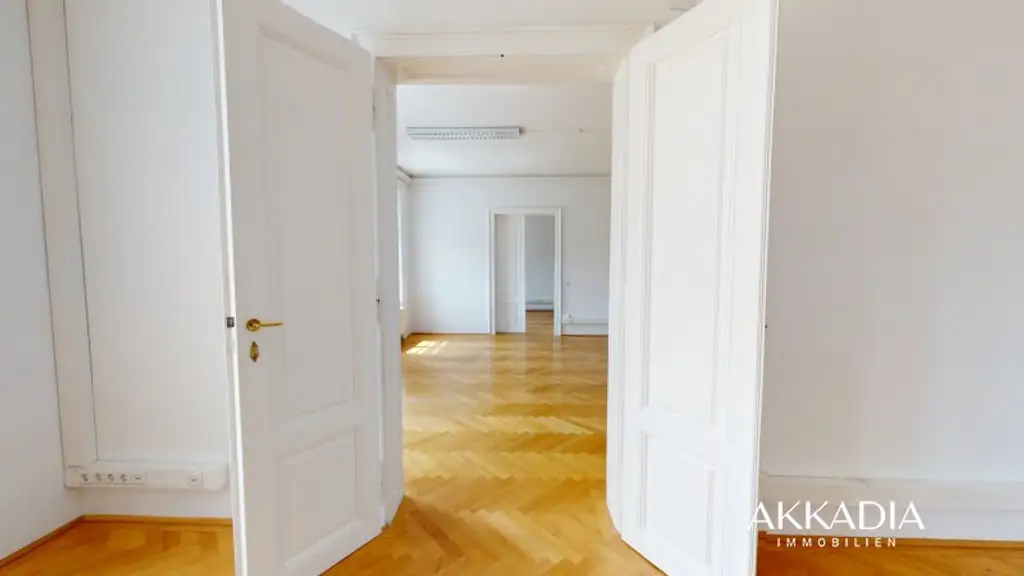 Altbaubüro mit Blick in den Resselpark