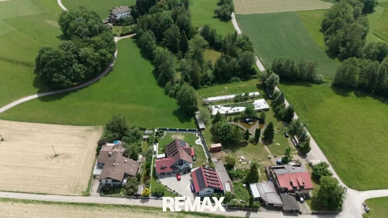 Haus mit Baugrund, Nutzgrund und Teich
