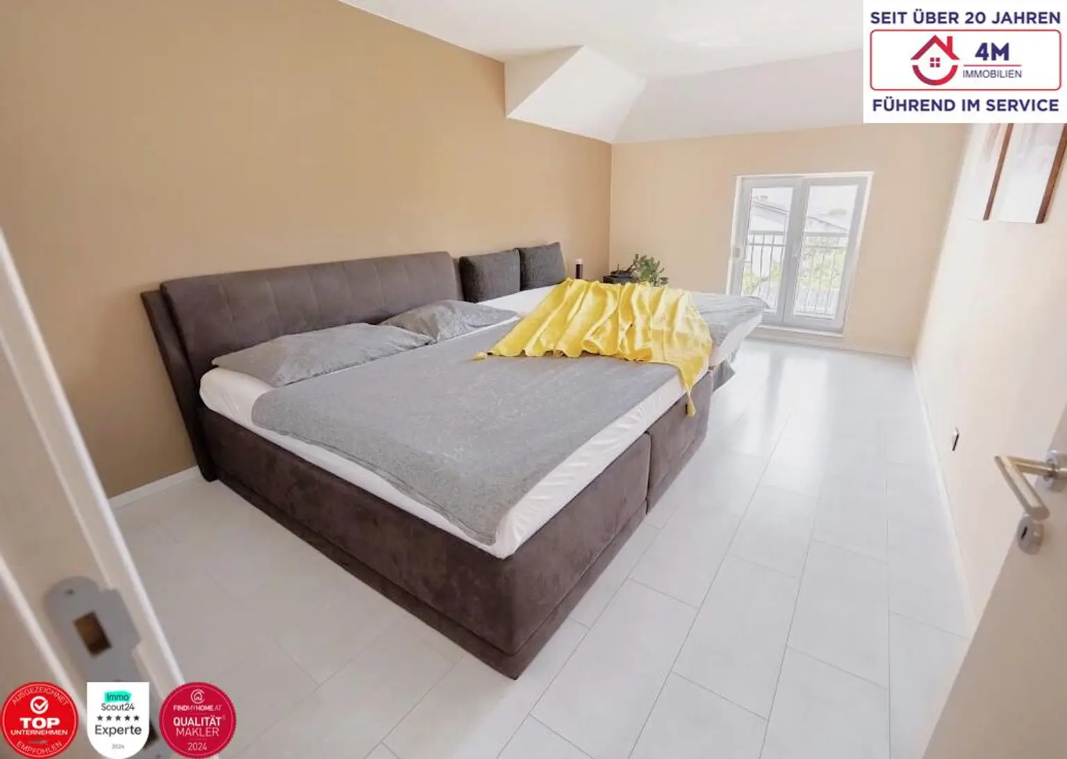 4-Zimmer-Dachgeschosswohnung (Bj. 2017) mit 17 m² Dachterrasse, 8 m² Balkon & Schneebergblick