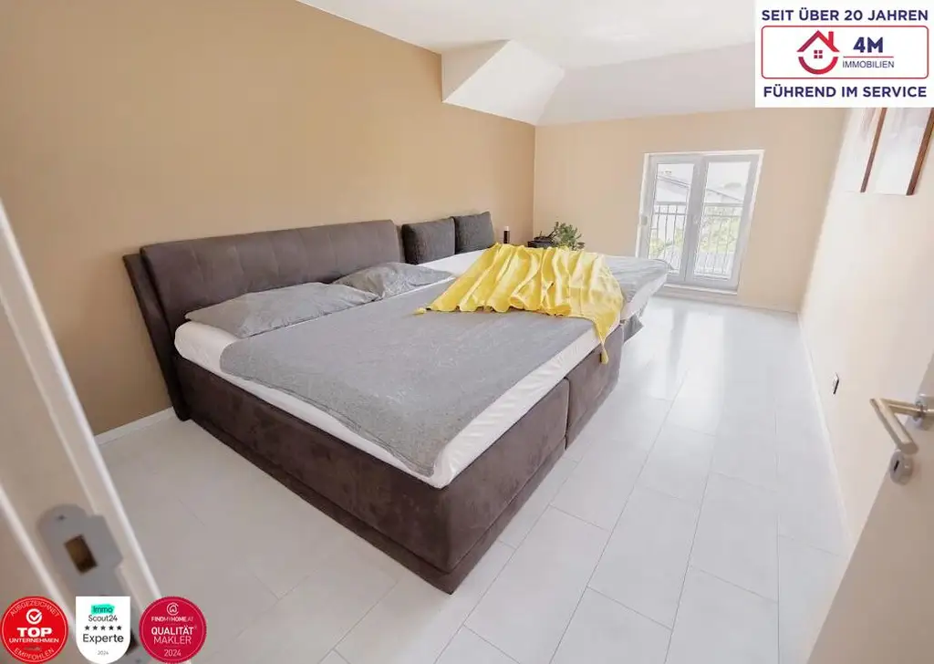 4-Zimmer-Dachgeschosswohnung (Bj. 2017) mit 17 m² Dachterrasse, 8 m² Balkon & Schneebergblick