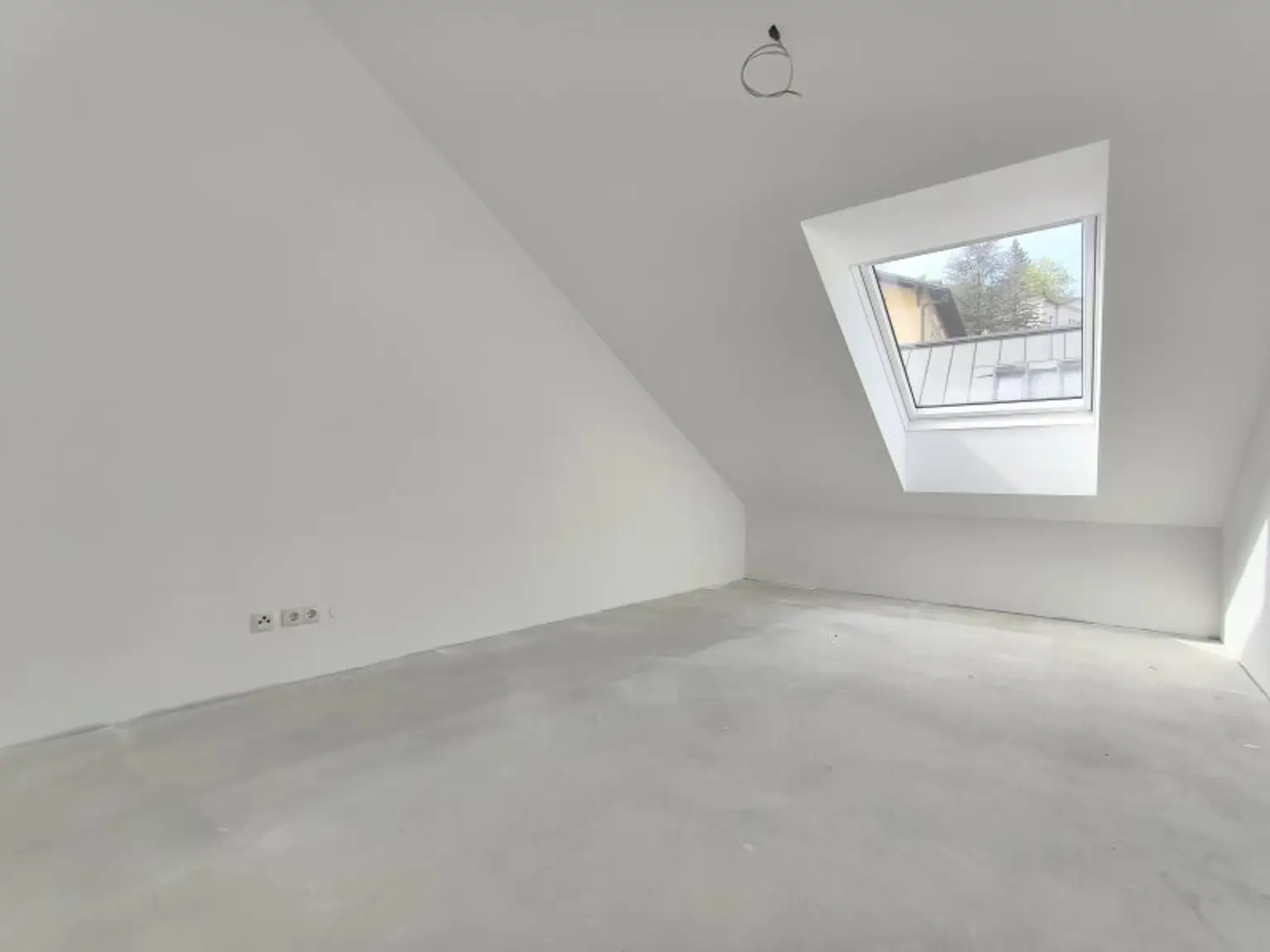 EXKLUSIVES TOWNHAUS AUF EIGENGRUND IN WEIDLING – NATURNAHES WOHNEN MIT STIL