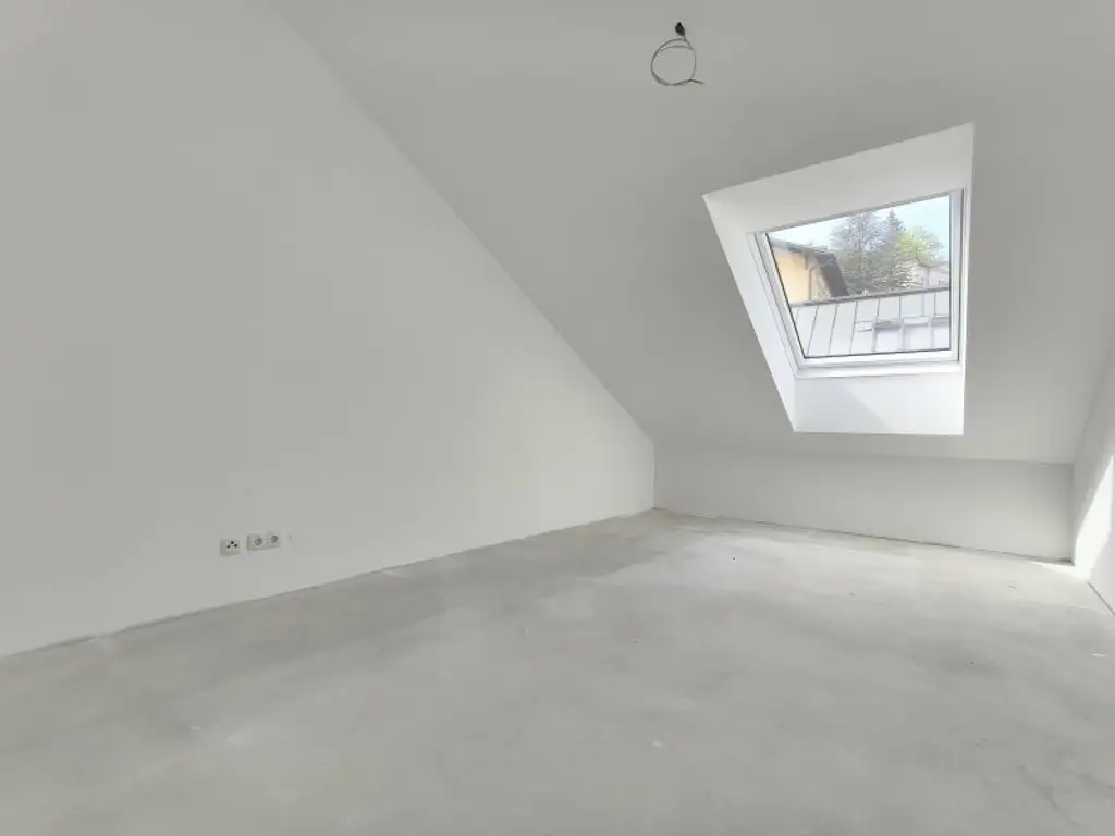 EXKLUSIVES TOWNHAUS AUF EIGENGRUND IN WEIDLING – NATURNAHES WOHNEN MIT STIL