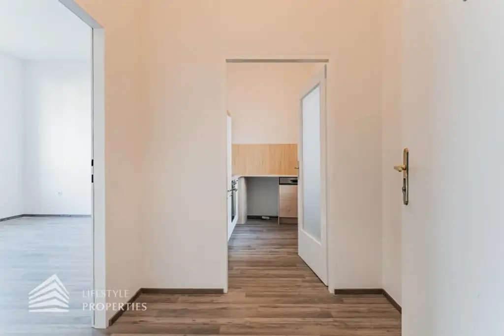 Helle 1-Zimmer Wohnung mit Terrasse in Krems an der Donau, Nähe Göglhaus