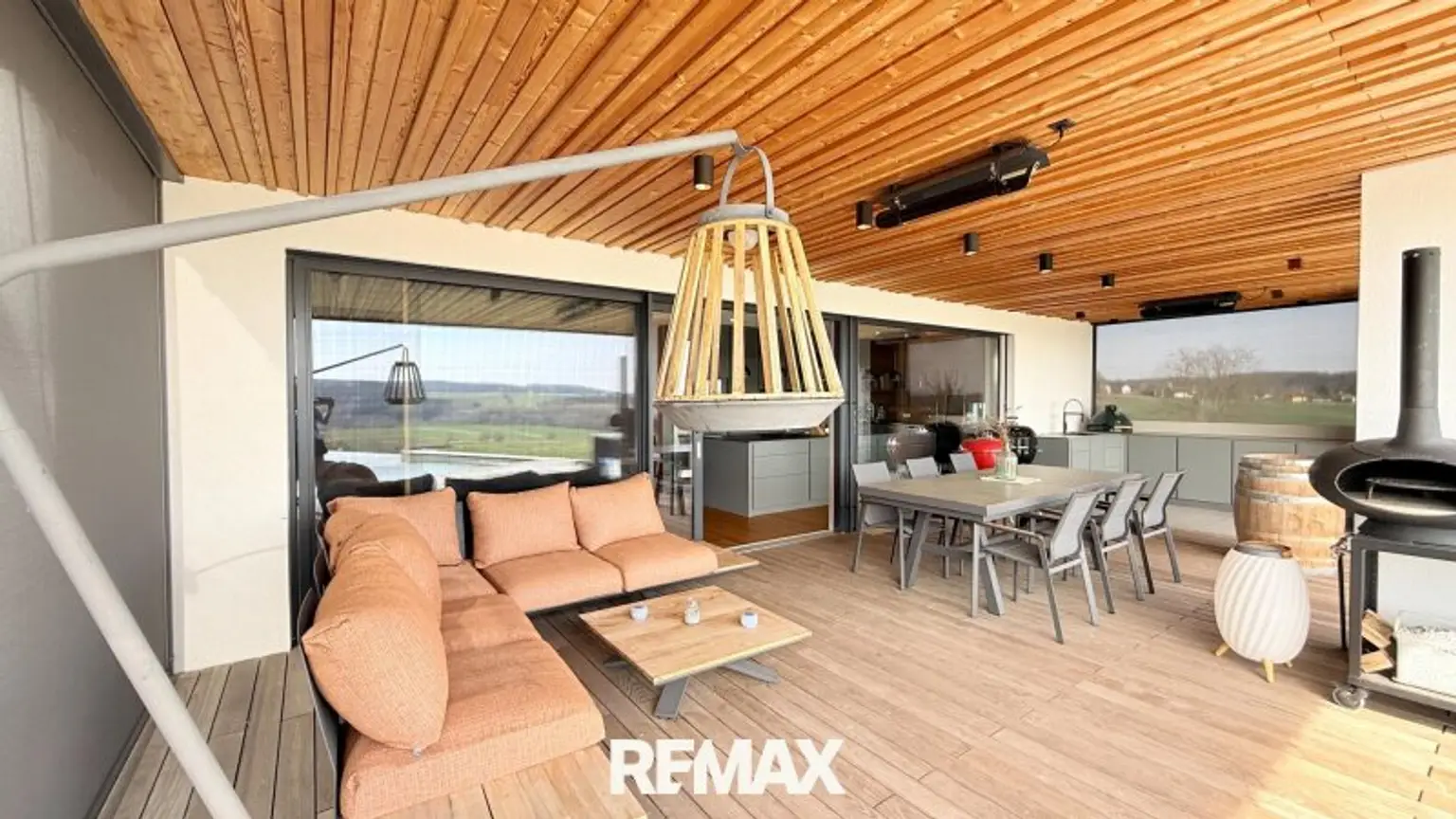Terrasse mit Outdoorkitchen