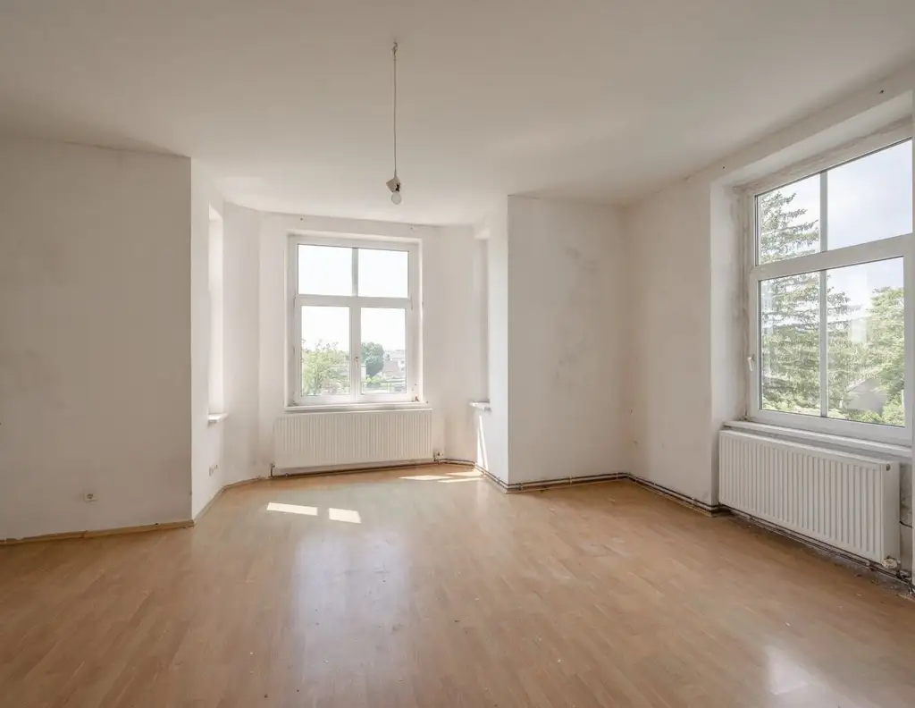 ++NEU++ Tolle Zinsvilla mit uneinsehbarem Grund in Bad Vöslau, großes Ausbaupotenzial!