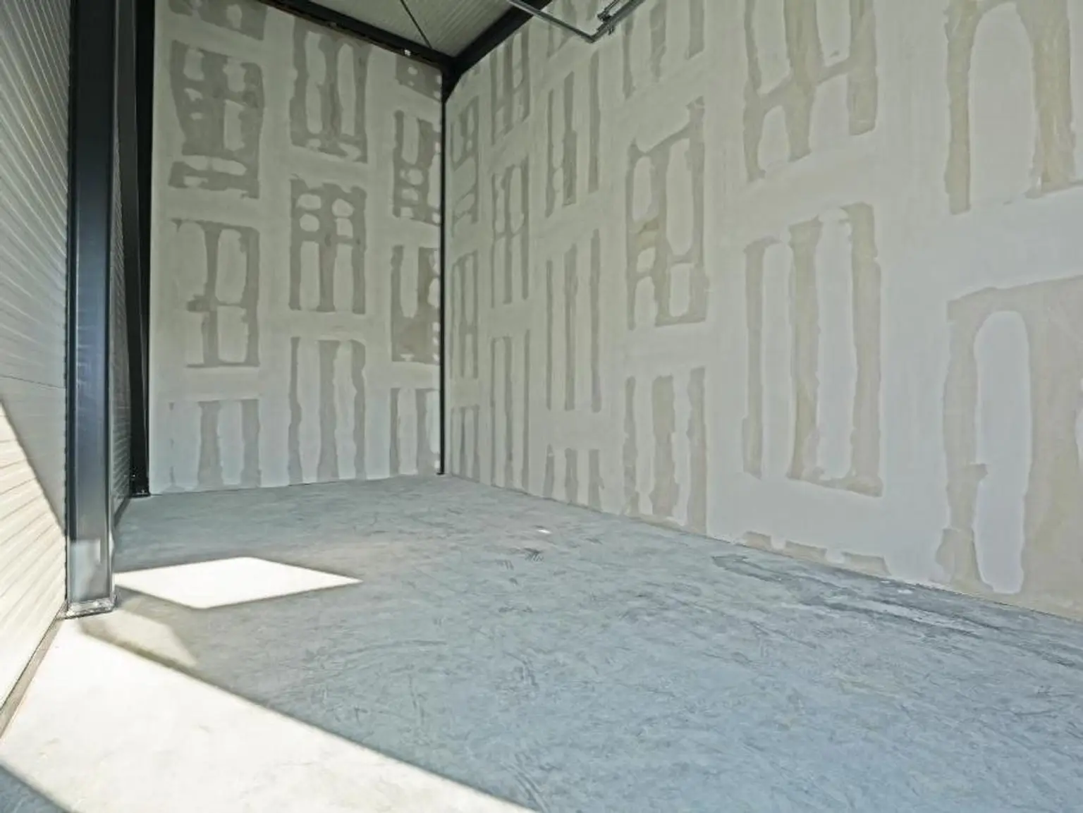 Garage, bzw. Lager ab September zu vermieten