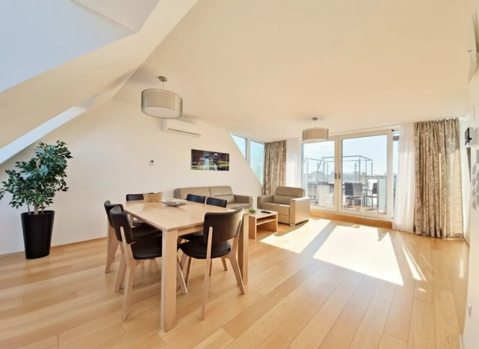 große Wohnküche ca. 40 m² plus Terrasse mit Weitblick