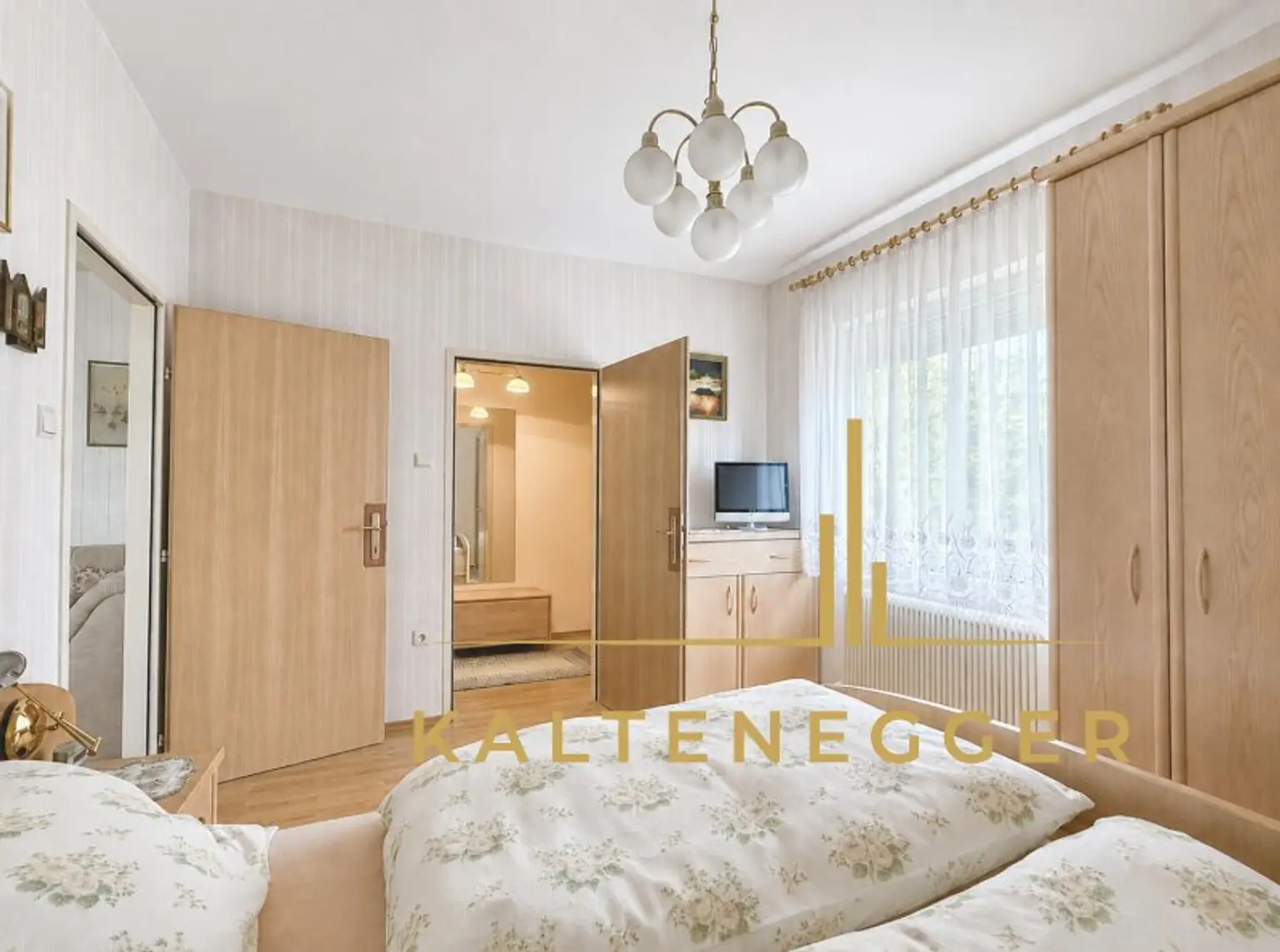 Schrankraum 5,12 m² neben Schlafzimmer