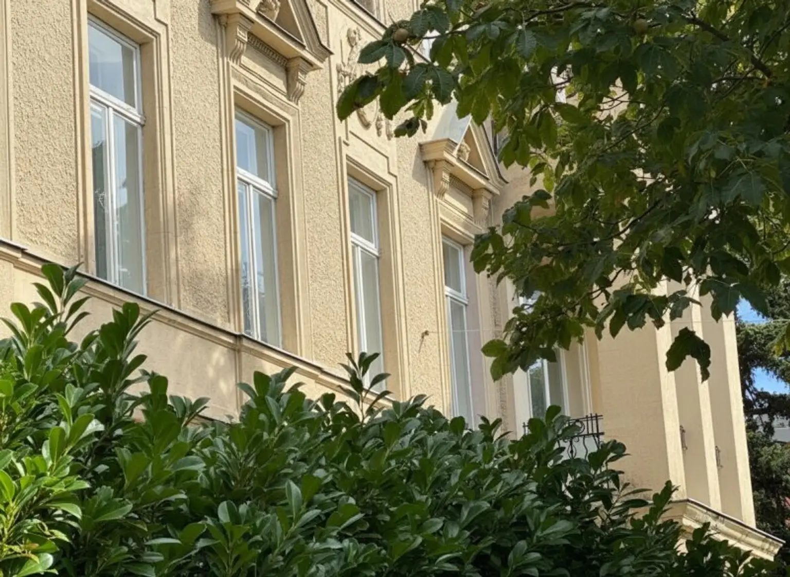 Stadtleben trifft Natur – Traumhafte 5-Zimmerwohnung in Zinsvilla zu verkaufen!