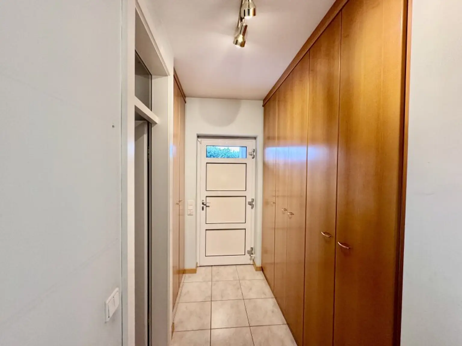 IHR NEUES ZUHAUSE - GROßZÜGIGES EINFAMILIENHAUS MIT SWIMMINGPOOL IN FLORIDSDORF