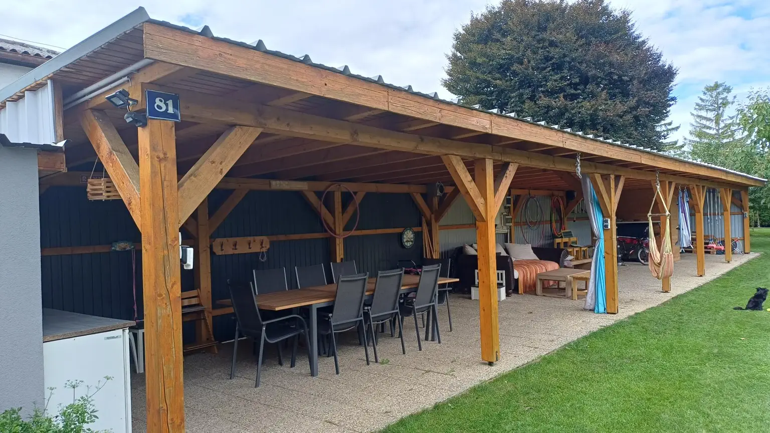 Vollkomfort Einfamilienhaus mit Pool, Sonnenterrasse und großem Garten
