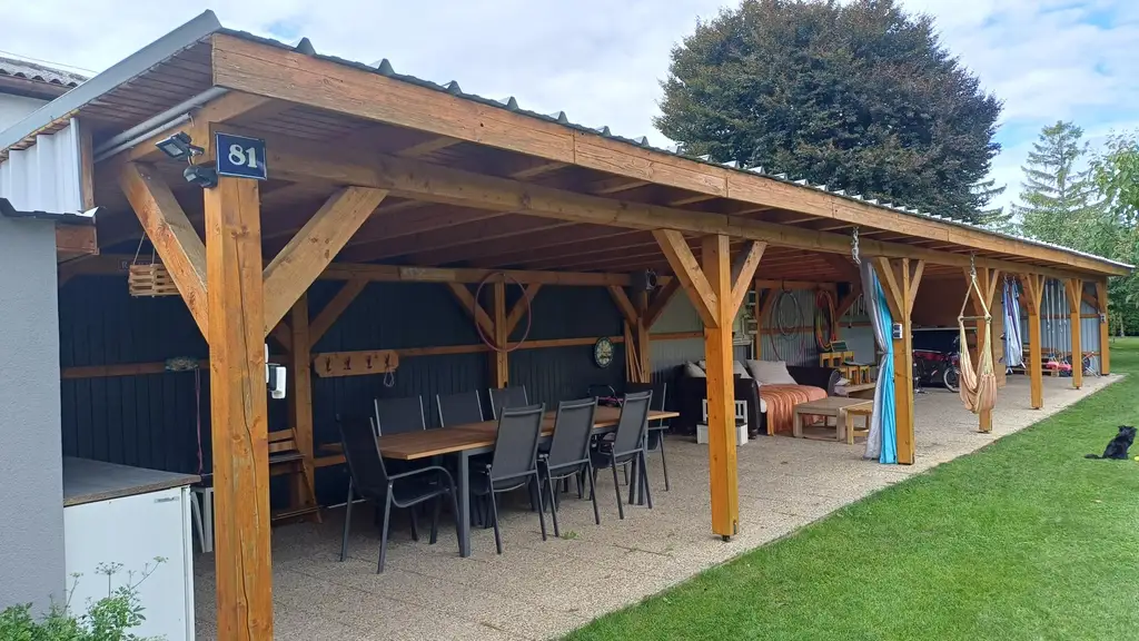 Vollkomfort Einfamilienhaus mit Pool, Sonnenterrasse und großem Garten