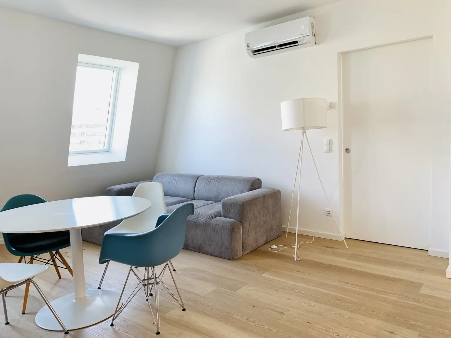 Chic & cosy- Dachgeschoßwohnung beim AKH