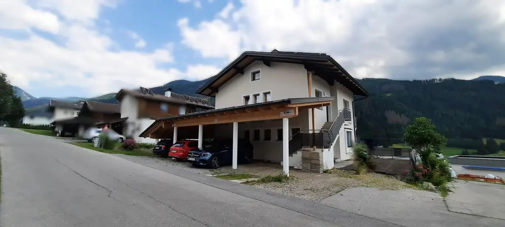 Neu saniertes Mehrfamilienhaus in Strassen zu verkaufen