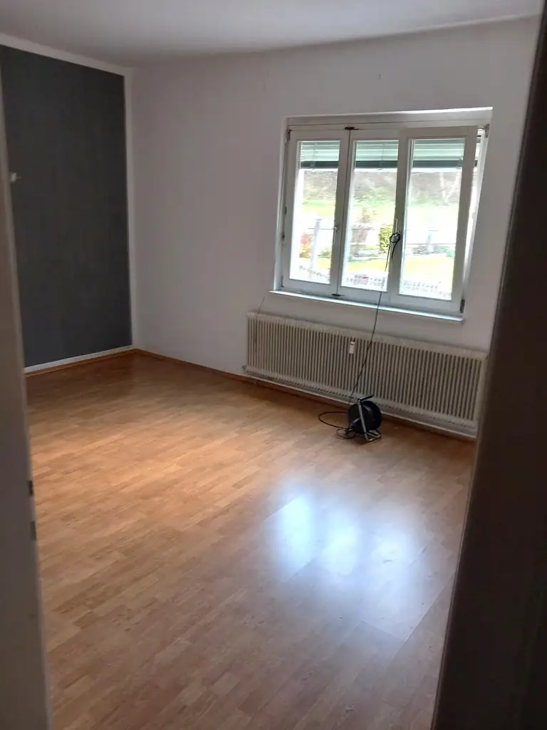 Unmöblierte 3-Zimmer-Altbauwohnung im Halbstock in Thörl nahe Kapfenberg zu mieten !