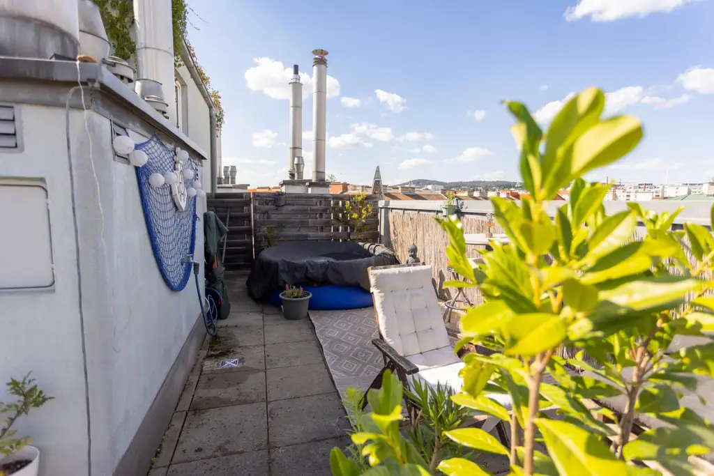 Dachgeschoß-Wohnung in U4- und Schönbrunn-Nähe