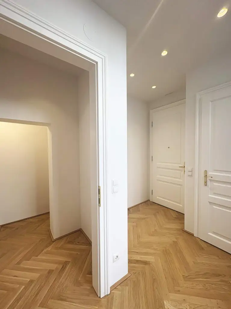 Erstbezug nach Sanierung -
Moderne 2 Zimmer Wohnung im Altbau